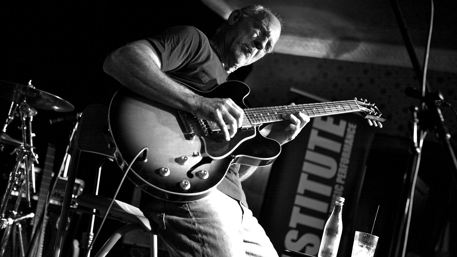 Larry Carlton